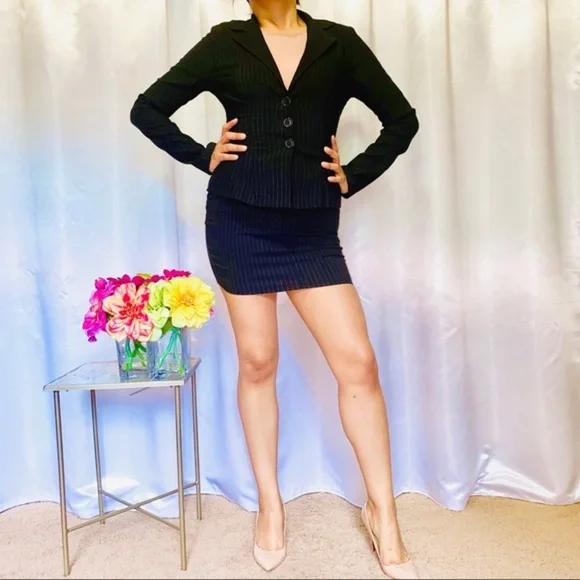 Skirt suit 👠 - Picture 8 of 16